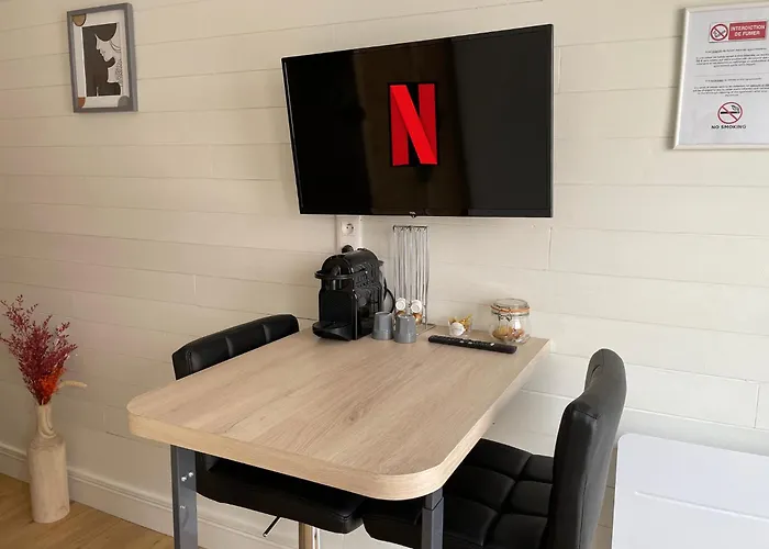 Moderne Et Equipe Au Coeur De - Gare A Proximite Bourbourg