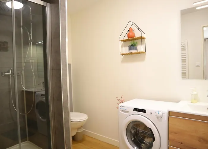 Moderne Et Equipe Au Coeur De - Gare A Proximite Bourbourg