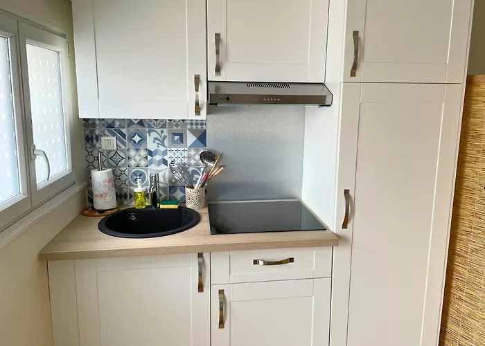 Moderne Et Equipe Au Coeur De - Gare A Proximite